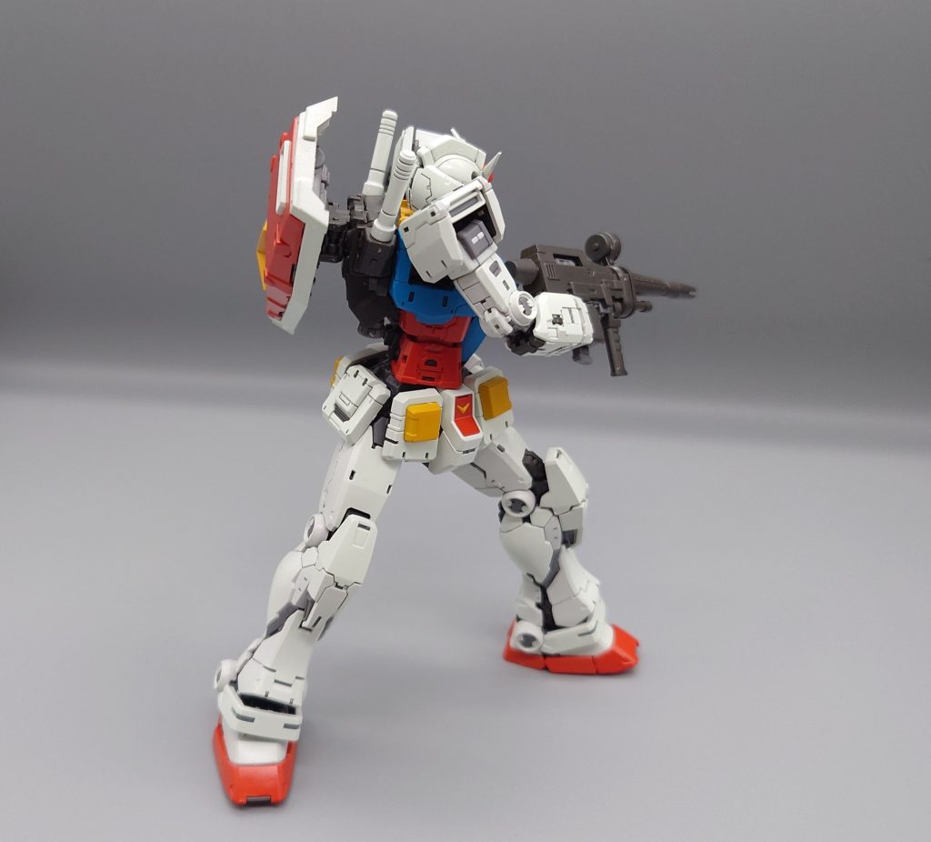 腰にあるアクションベース接続部分が全然開かなかったから立った状態で後ろ撃ち