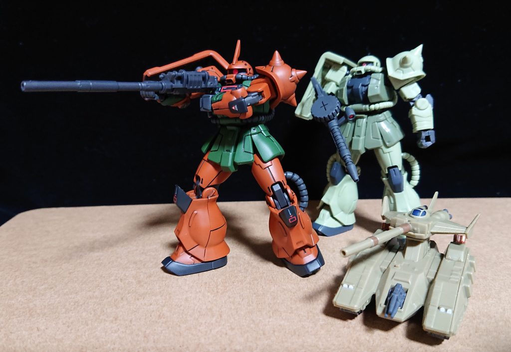 ガルマ専用ザクといえばマゼラトップ砲ですよね。HCM-Proの陸戦用ザクから拝借し、握り手を改造して持たせてみました。マゼラ・アタックもHCM-Proのものです。