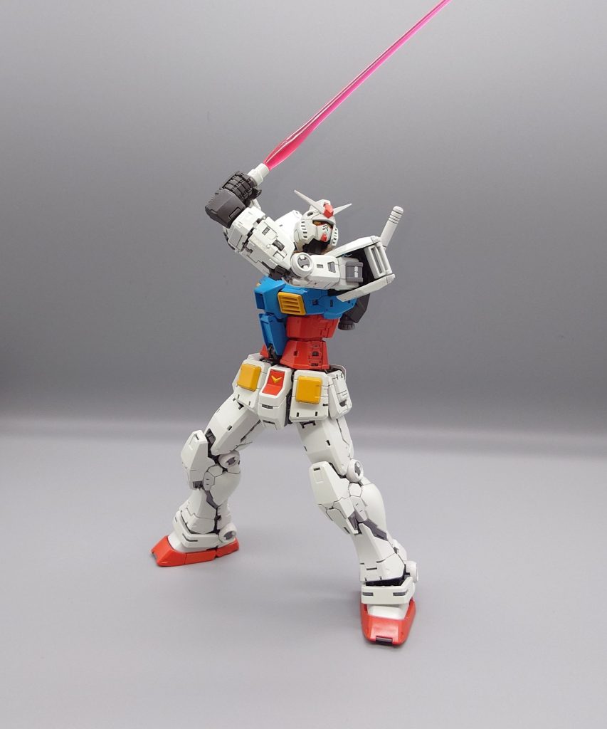 躍動感あるポーズをとるのはへたくそですね。。。組むのは難しいところもあったけど、とても満足のいくキットでした！