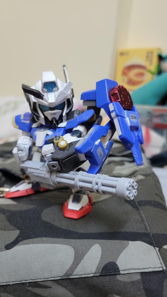 第4世代ガンダムのテスト仕様なので、拳の構造をあえてHG武器に対応させるように改造しました。