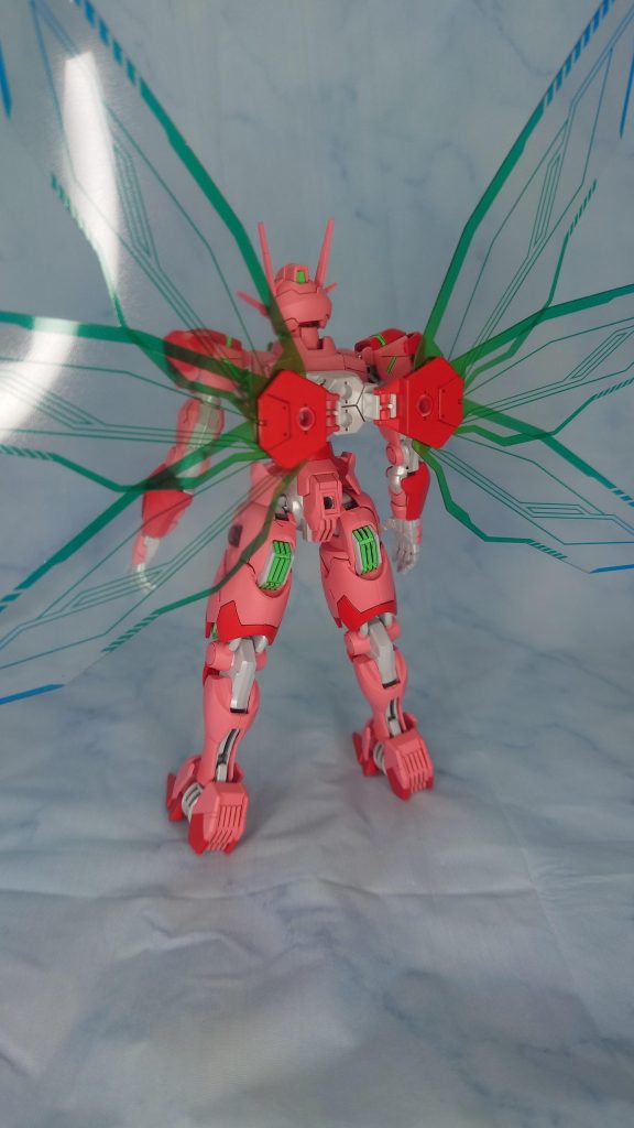 背中の羽はカスタマイズマテリアルのサイバーエフェクト×2です