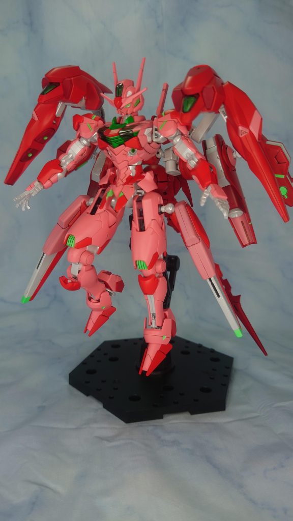 というわけで偽装を解いた真の姿、ガンダムピクセリアでしたガンダムっぽくない顔だし腿は太いし最初はちょっと敬遠してました。今では3mm穴が多くて改造しやすいと思ってますし、なんだかんだ全ガンダムの中で1、2位を争う好きな顔です(ちなみに胴体だけならダブルオークアンタが至高)それではご覧いただきありがとうございました