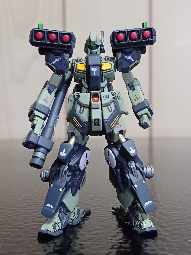 正面から。今回、使った塗料があまり狙った色味にならなかったのですが、これはこれで良いのでは❔ちょっと、ジムスナイパーっぽい❔結果、個人的にお気に入りです(gundam-kao6)