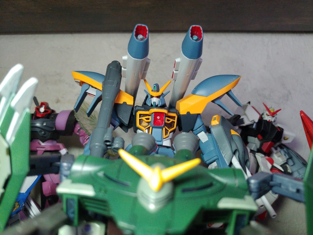 先ずはお友達フォビドゥン君とこのHG二体組んでみて同期のレイダーを組む気力が失せた orz