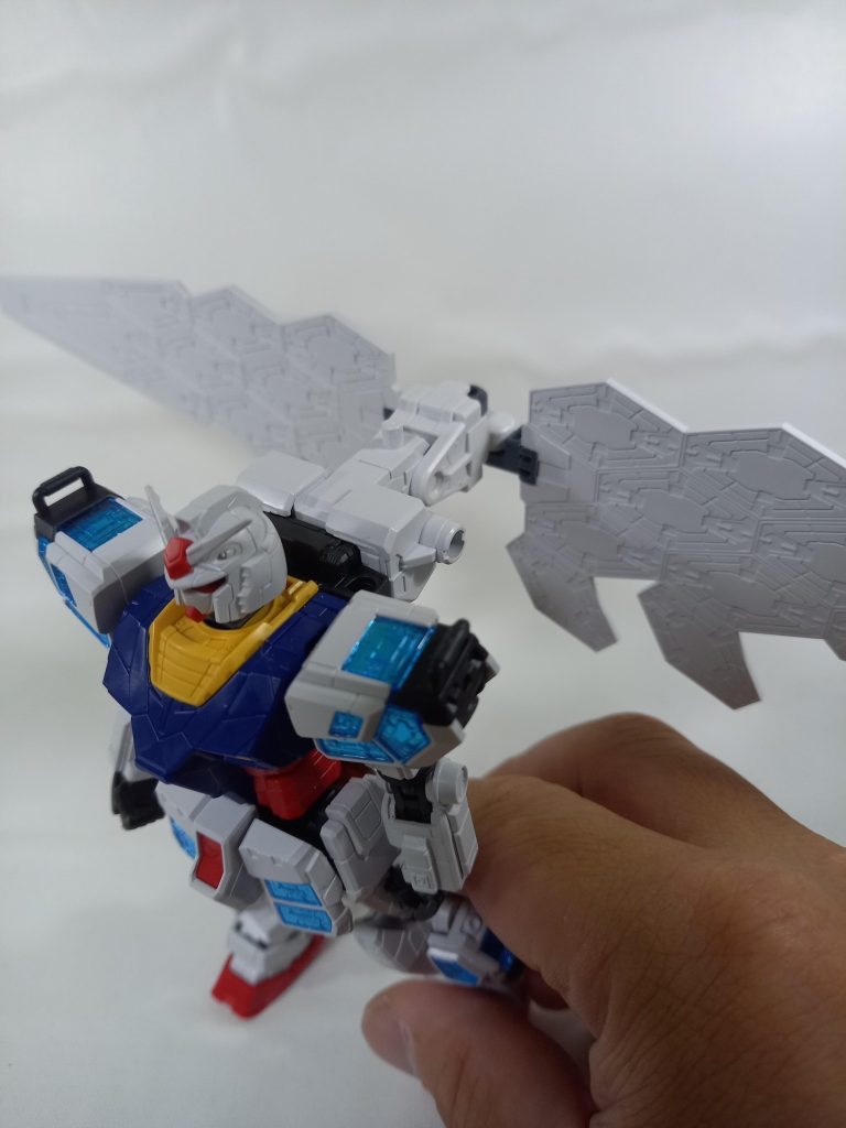 万博ガンダム–4枚目/制作者：disk