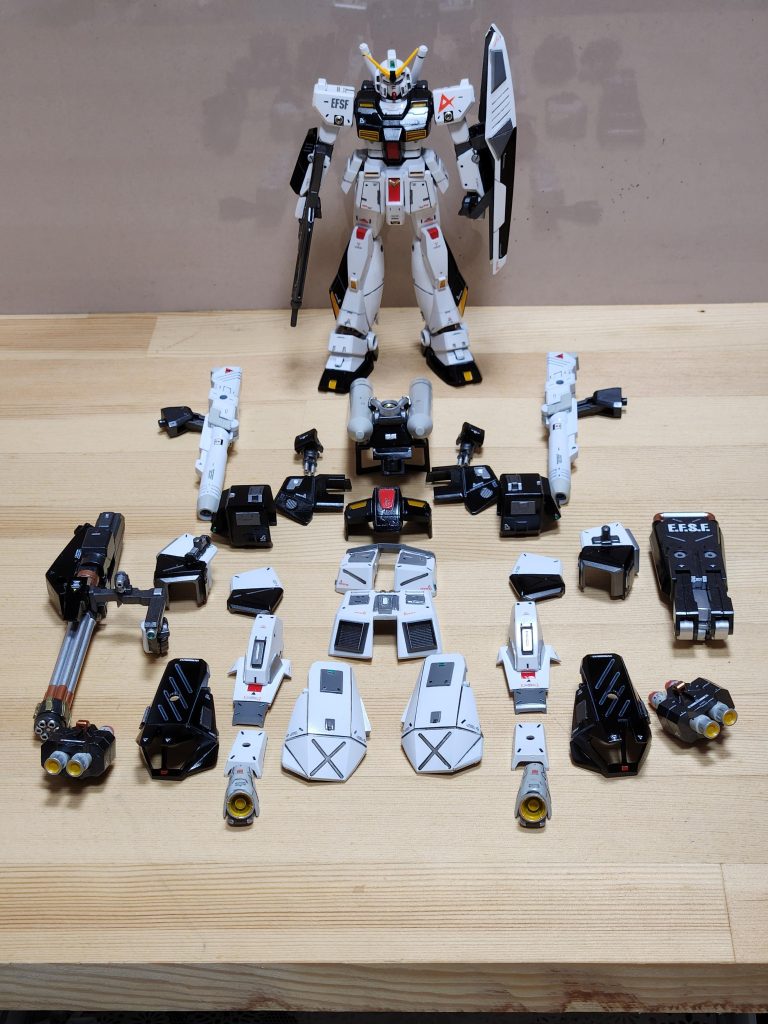 パーツを列べるとこんな感じです。