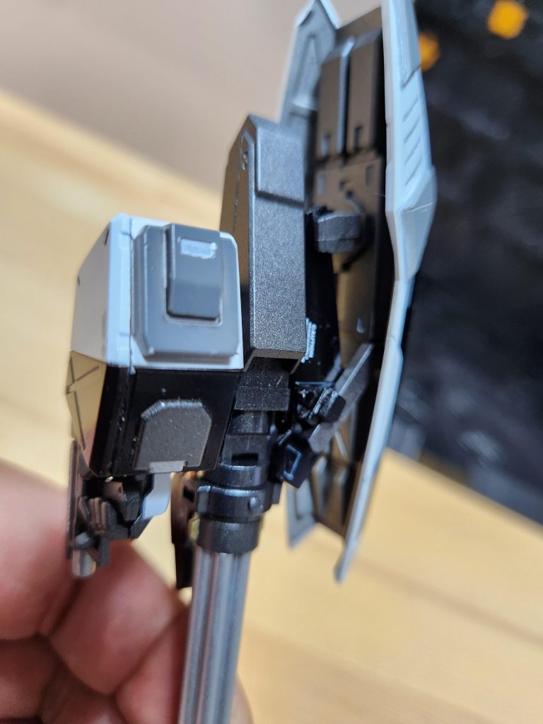 シールドはガトリング部分に取り付け出来るようにしてます。