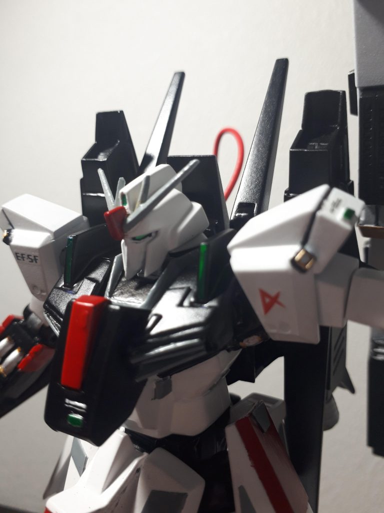 リアルタイムでZガンダムを見ていた(再放送だったかも?)世代なので、Z系の機体も大好きです(笑)数年前にほぼ一目惚れで購入したZⅡを一旦組み上げていたのですが、急に何か思い立ったかのように改修。。。ですが、接着も塗装もしてあったものを無計画的にいじるのは、ダメですね💦