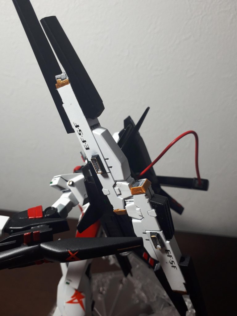 ファンネルは、試験機体っぽく2機搭載。本来のバックパックも解体して、キャノピーっぽい?一部をデルタガンダムを少しだけ意識したシールドに。