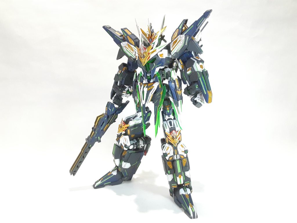 キャプテンクアンタGF、GFアストレアタイプ-B、GFアストレアタイプ-Fの三機が合体する事で顕現するジェネラルフォートレス。情報解禁時にも話題になりましたがMGと肩を並べる程デカイです