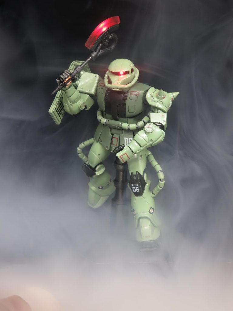 モノアイ と ヒートフォークにLED を仕込みましたヒートフォークは手のひらにある電極 経由で電源供給されています