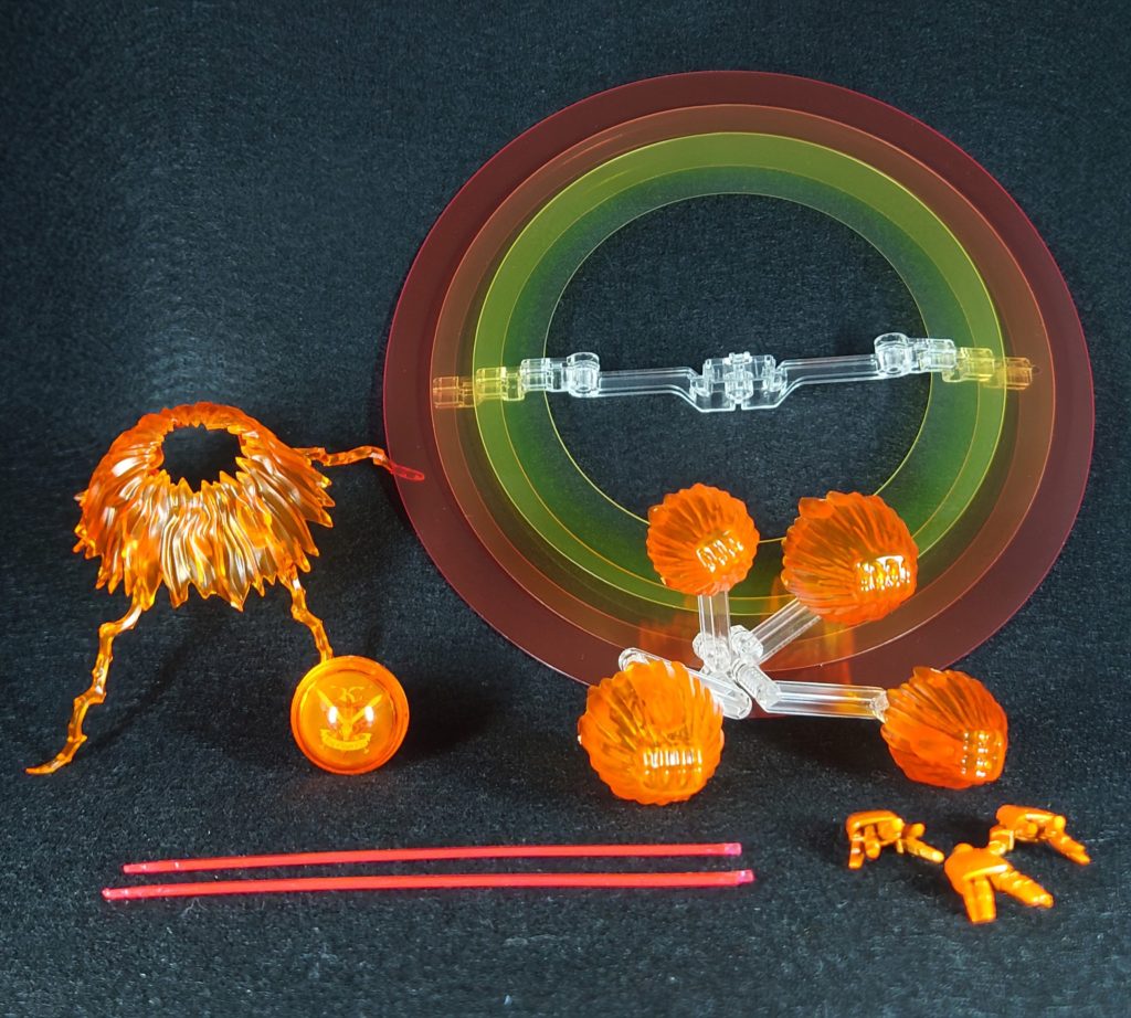 各種付属パーツ本体と拡張セットの一部。中々数が多く必殺技の再現が手軽に出来るのは嬉しいですね。今回はレール上になっている日輪固定パーツは使用しませんでした。