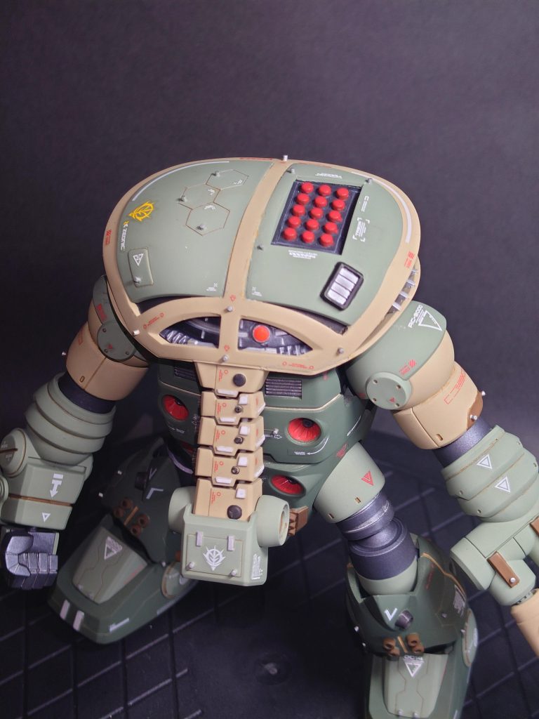 「もう穴を塞ぐ鉄板も惜しいから対空防御向けに整備を終えたところだ。なぁに動き回るワケでもないからな、荷物が粗方片付いたらとっとと逃げるだけだ。」