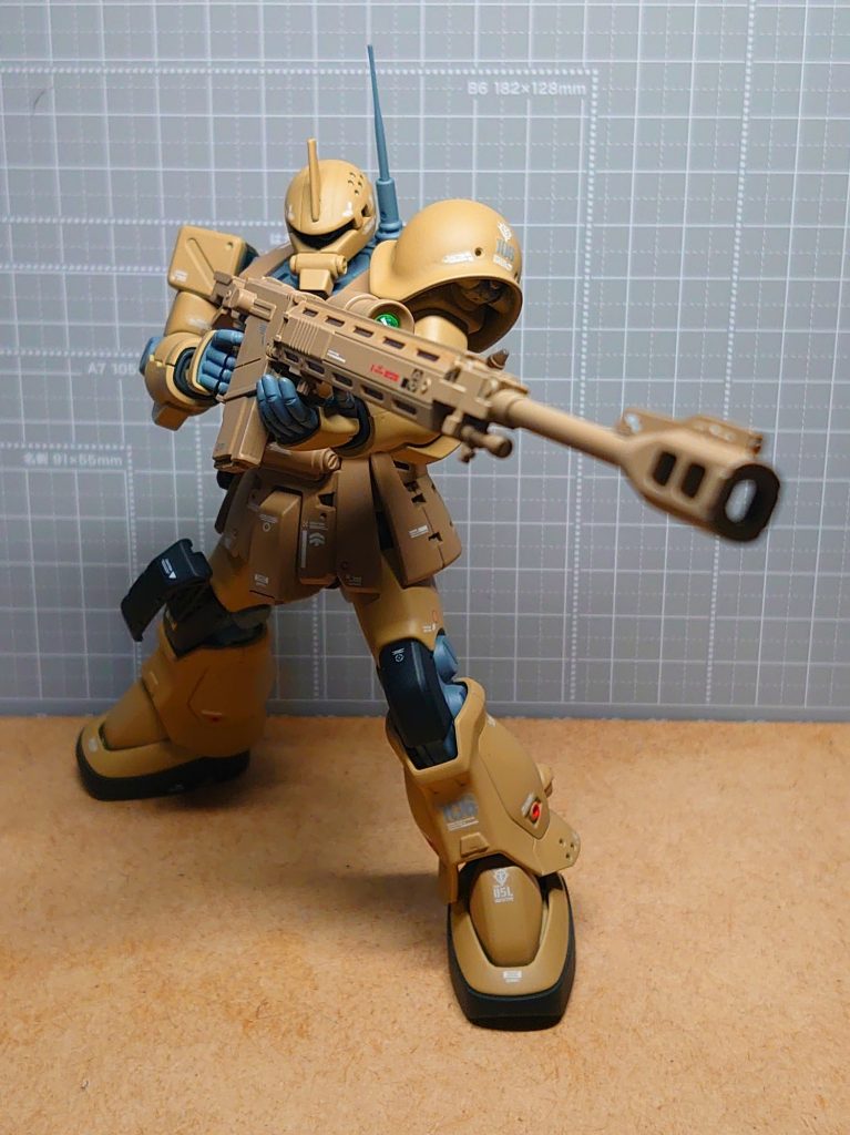 スナイパー特有の膝の機構を簡略したようなものを付けてますw