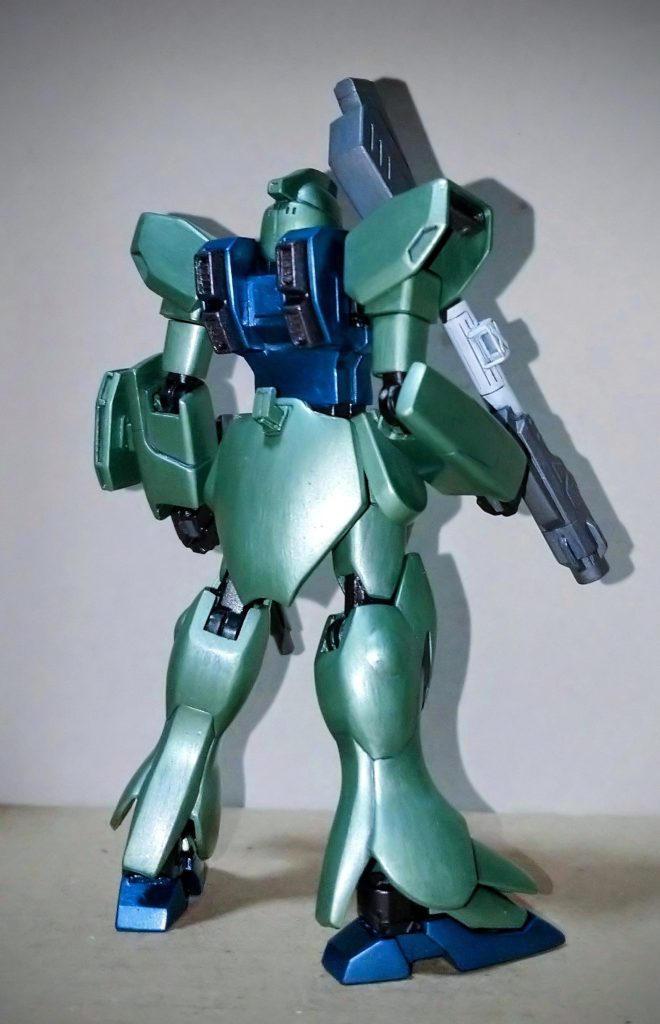 背面です。プロポーションは文句無しですがキット本来のVフレームはポリ製で柔らかくて特にボール部分は直ぐにダメになってしまって肩などはあっという間にプラプラです。😰なのでフレーム部はGフレームにして保持力と可動範囲の拡大をねらって制作しました。