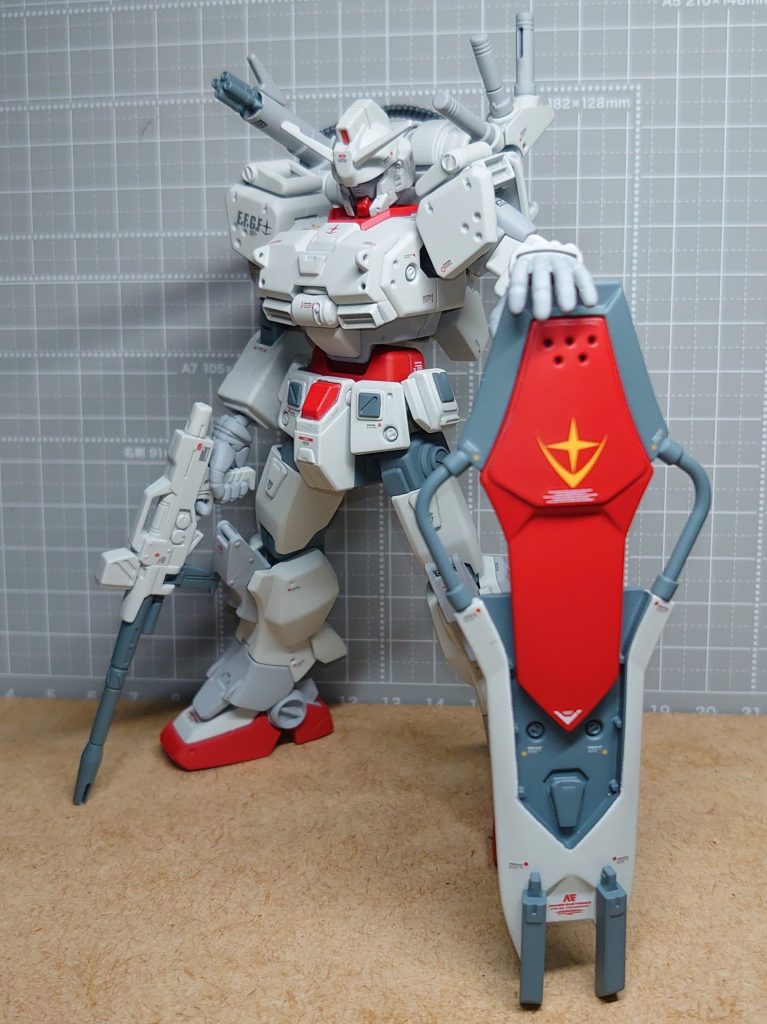 ハンドは 手を誇張したかったのでザク用を使い デカく見せてますw