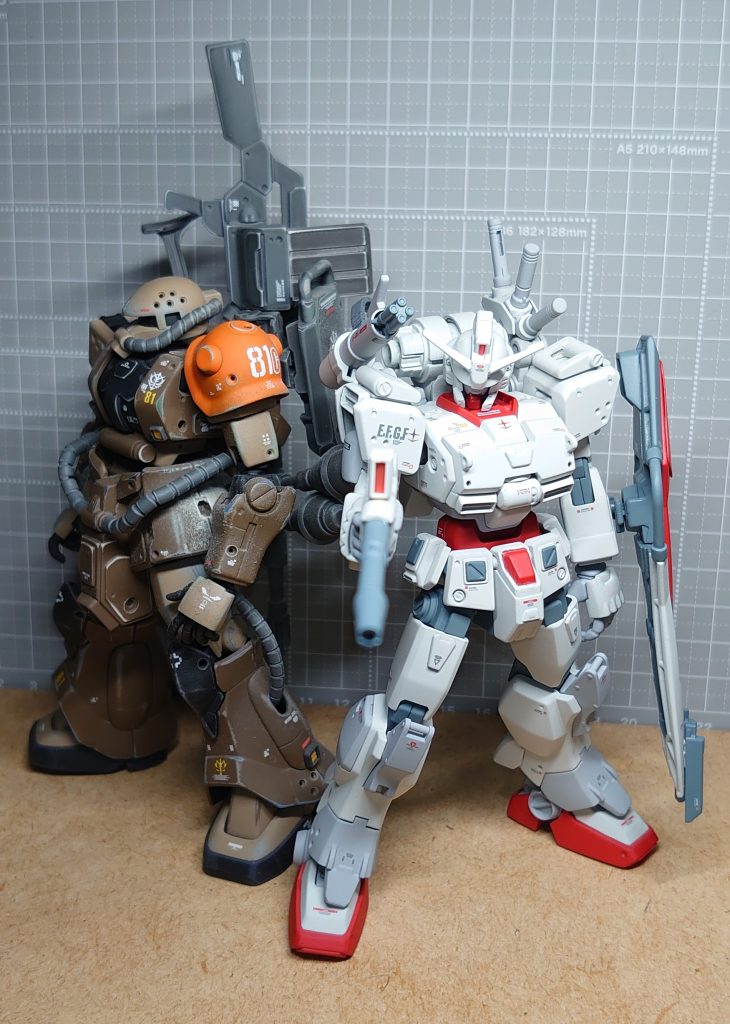 以前製作した ザクと。 今回は 久々に自由度高めで 新解釈機体に挑戦しました。因みに ネトフリやってないので レクイエムを観てませんw(機体は、カッコいいからいつか購入しますw)ご覧いただきありがとうございました！