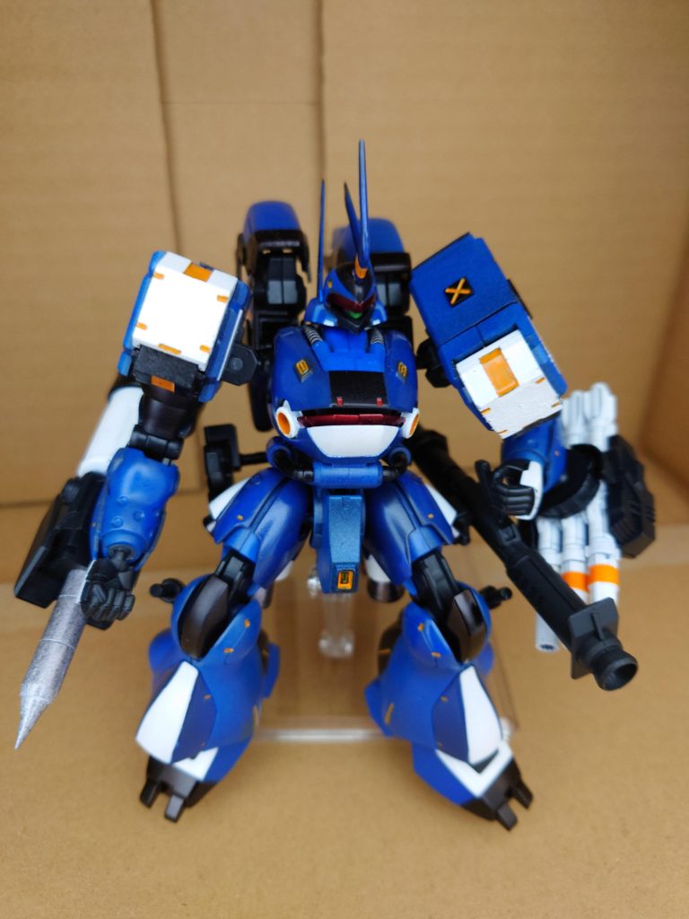 プロペラントタンクユニットに武器を懸架し、脚にシュツルムファウストを装備したフルウェポン版もあります