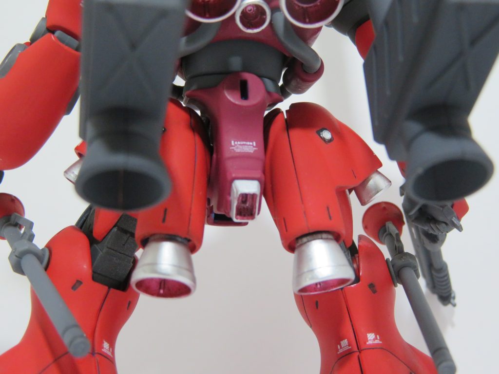 筆塗りしたときにディテールが潰れかかってしまったので、ディテールアップも兼ねてバーニアを増設しました。こちらは「ビルダーズパーツHD-24 ノンスケール MSディテール01」に入ってるハイメガディテールを使用しました。