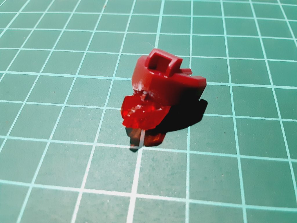 顎は信長エピオンからクリアパーツを移植し取り付け