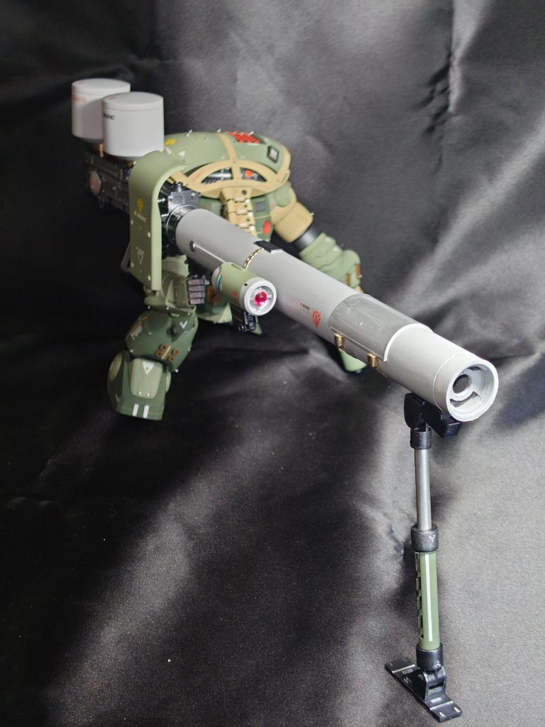 武器のカラーリングは、ゆずはる13さんhttps://gumpla.jp/author/yuzu13のボディカラーをワンポイントに入れるアイデアを拝借しました。大型武器も一体感が増してまとまった様に感じますが如何でしょう?