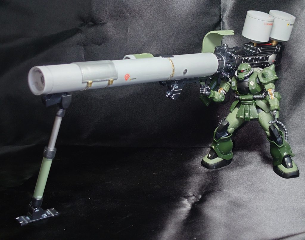 同系色のザクに持たせてみました。案外しっかり持てちゃうのですが、一発撃ったら腕の交換だけでは済まなそうです(gundam-kao2)今回アイデアを拝借した皆様は勿論、色んな形でモチベーションを上げてくださる皆様、今回も最後までご覧頂き、ありがとうございました。