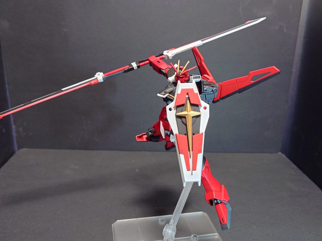 シールドを展開させながらの突撃