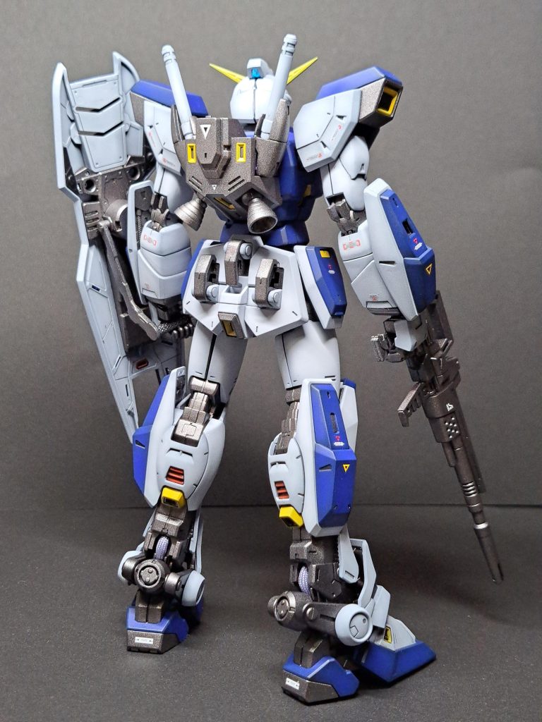 旧キットに比べ当然ことながらスタイリッシュ。当時F90が発売された時は感動しましたがMGで発売は嬉しかったです。