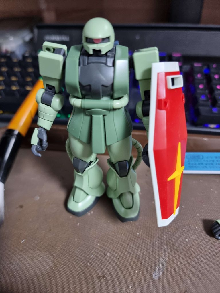 作品名：ガンザク! 制作開始！<p>肩は3Dプリンターを利用し、盾はリバイブガンダムのものを使う予定です！早く完成してジム で作ったザクとかほしいですね(zaku-kao4)</p>