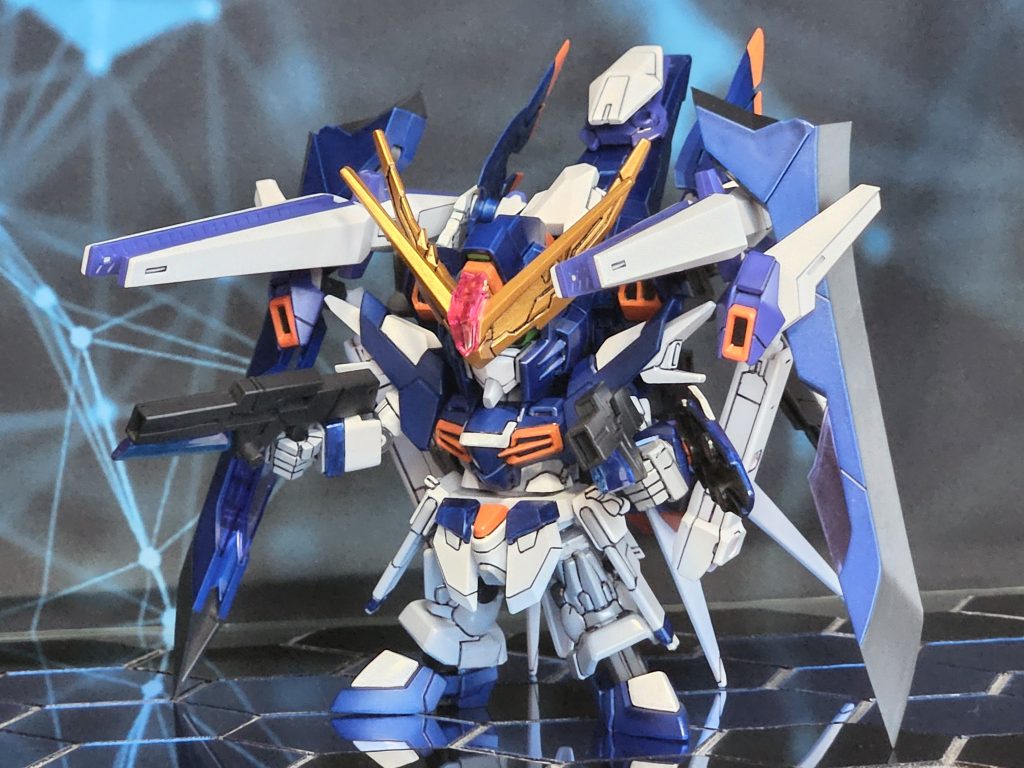 二丁ブレードガン。背中にファンネルを装備。