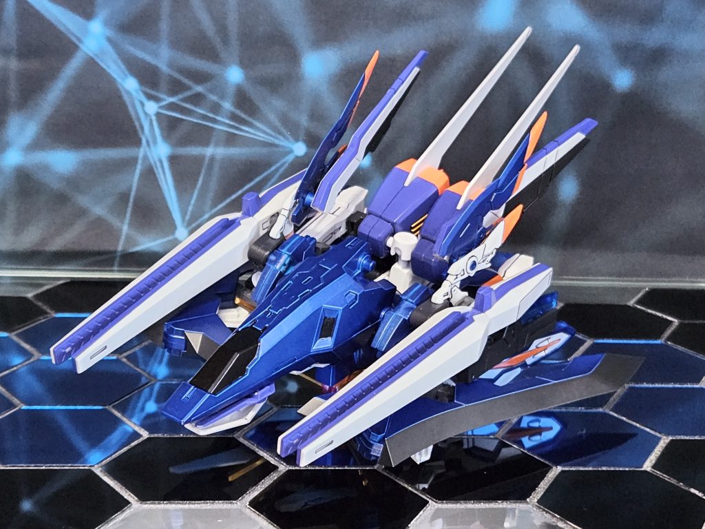 飛行形態スラスターにはエールストライクパックを使用。