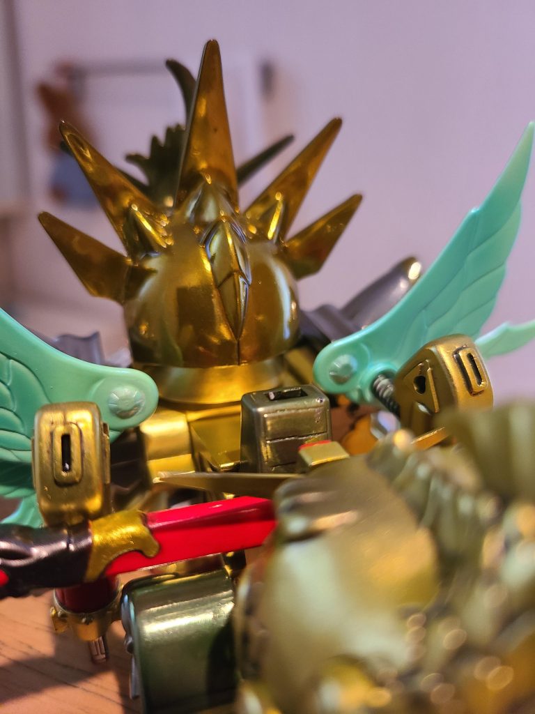 兜の肉抜きあなうめも成功お金もったいないので、自作のランナーパテでやりました。気泡はラッカーパテで。なかなか乾かないですが、乾かない時間に他の作業をするように段どれば問題なし。