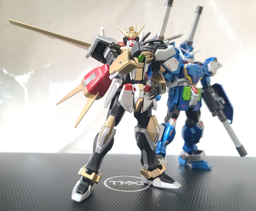 以前作ったG3アームズと一緒に。それっぽく見えるでしょうか？(gundam-kao6)本当は変形する専用のバイクも作ってあげたかったのですが現在所有するキットとパーツとそして何より私の技術と発想では作成することが出来ませんでした。誰かいいアイデアないでしょうか？(gundam-kao10)30MMのバイクはあるので大人しくそれを塗装しようかな？