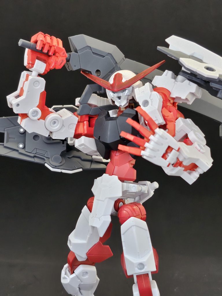 大剣を担いでEGベースなので足首がへたってポーズが難しい現実と同様に腕だけでは重量物は持ち上げられない