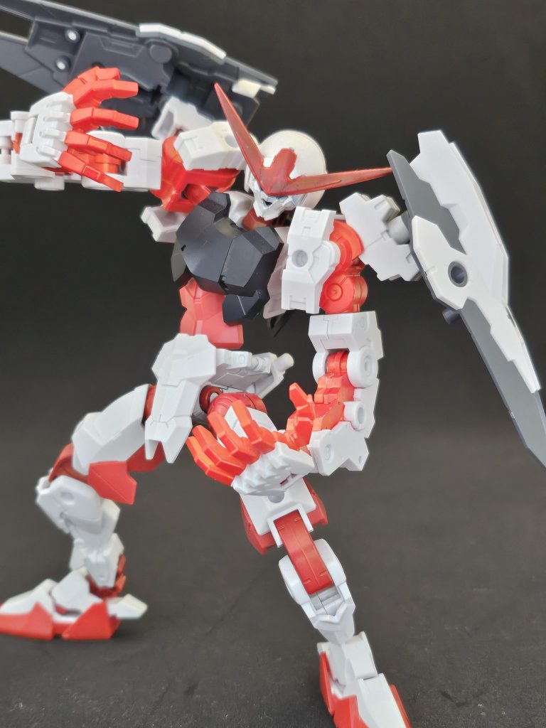 ポーズを変えて武器を外しても腕自体の重量が厳しい