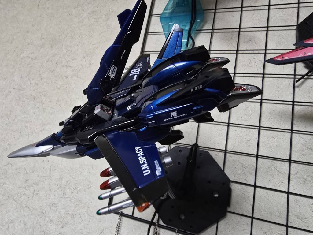 いろんなデカールを貼りましたアナハイムとかU.N.SPACY、黒い3連星世界観めちゃくちゃですね変形させる気はないです。