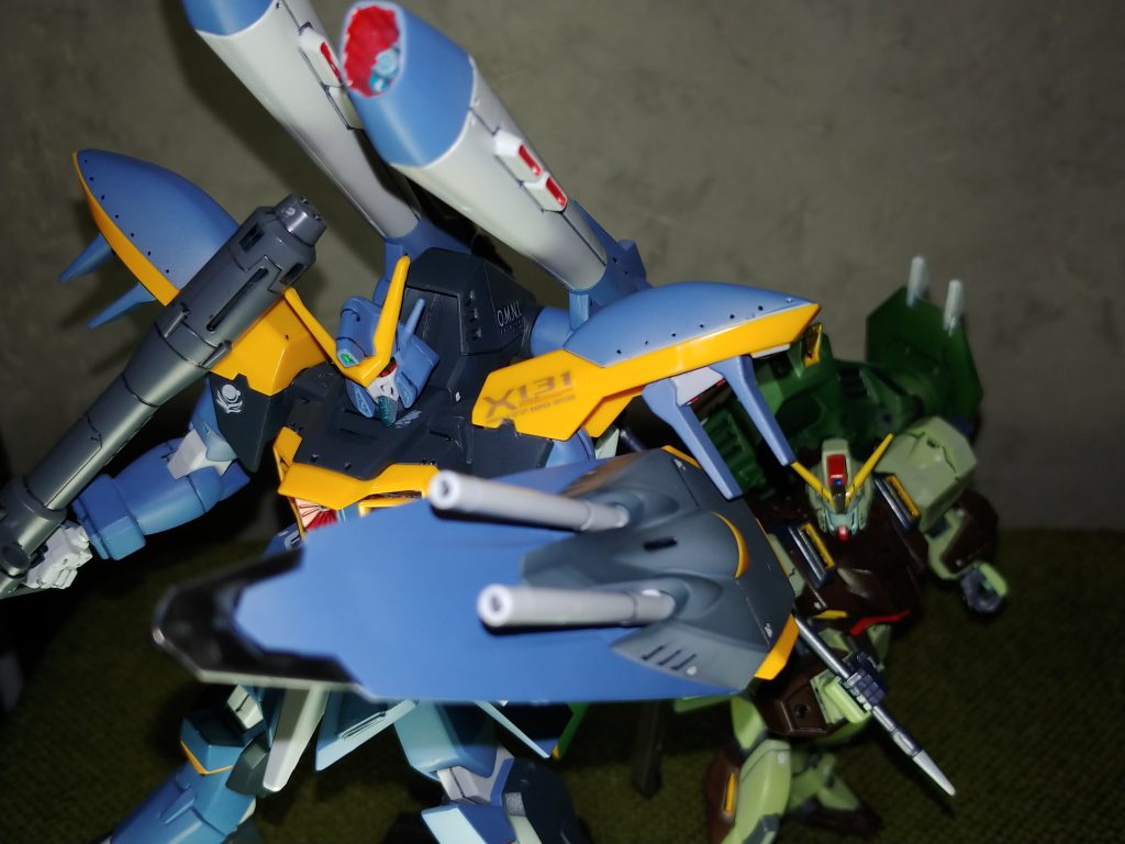 機体番とOMNIロゴは良し他はちっちゃい能書きマークを数カ所ペタペタ