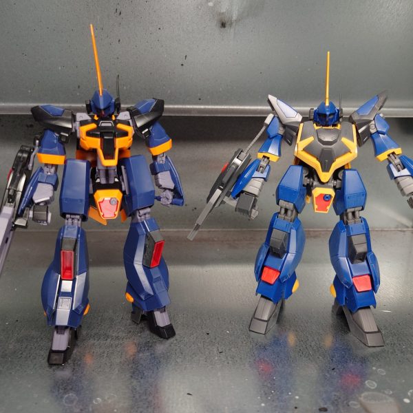 忙しいながら細々と制作してました。同じ色で塗るので、まとめて作業してやろうと思っています。（1枚目）
