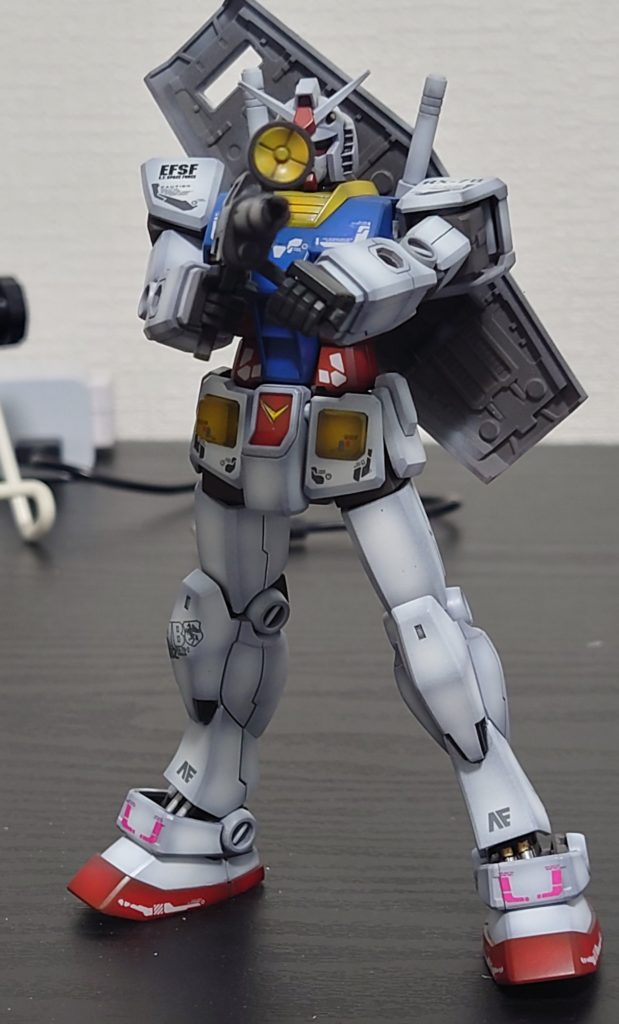 小学生の頃、好きだったガンダムのポーズ。当時の旧キット素組みではできなかったポーズも最近のキットならお手の物。