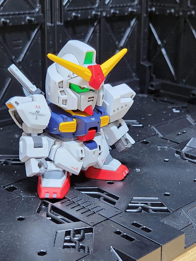 マーク2本体です。ちょっとだけコックピットハッチが稼働します。目はホイルシールで自作しました。もう少し大きくしたら良かったと反省中。