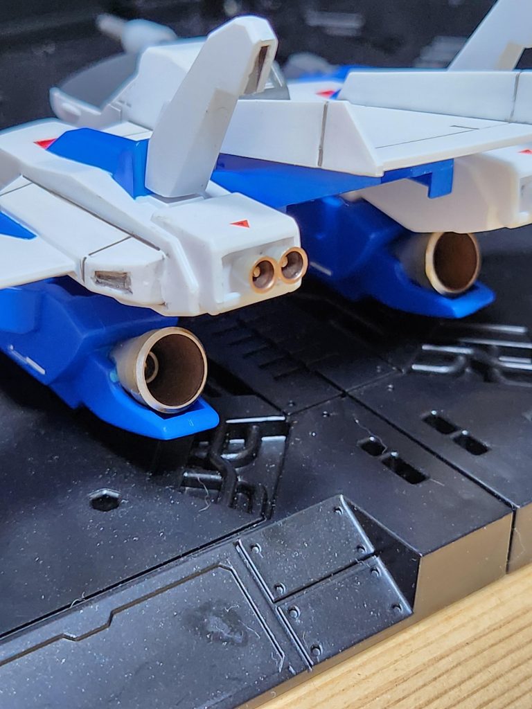 バーニアを追加してみました。中央に真鍮線を入れてます。お気に入りの改造です。