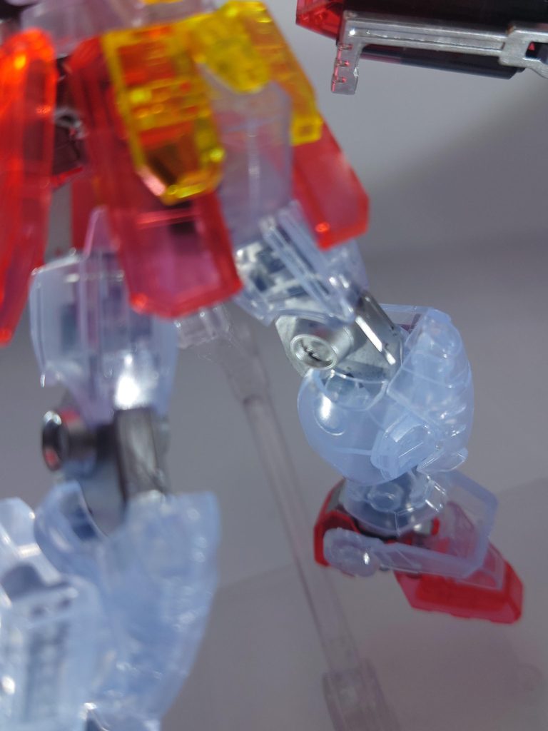 クリアカラーが映えるようにグレーのフレーム部分はシルバーに塗装しています