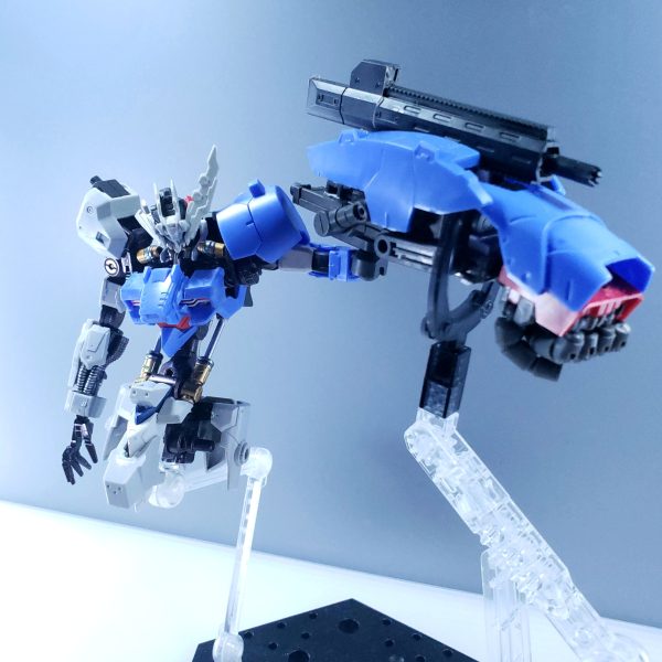 フレームを共通とし､以前作成したアスタロトプライドの換装プランとしてリナシメントを制作開始です｡左腕に色々とギミック仕込んでます。（3枚目）