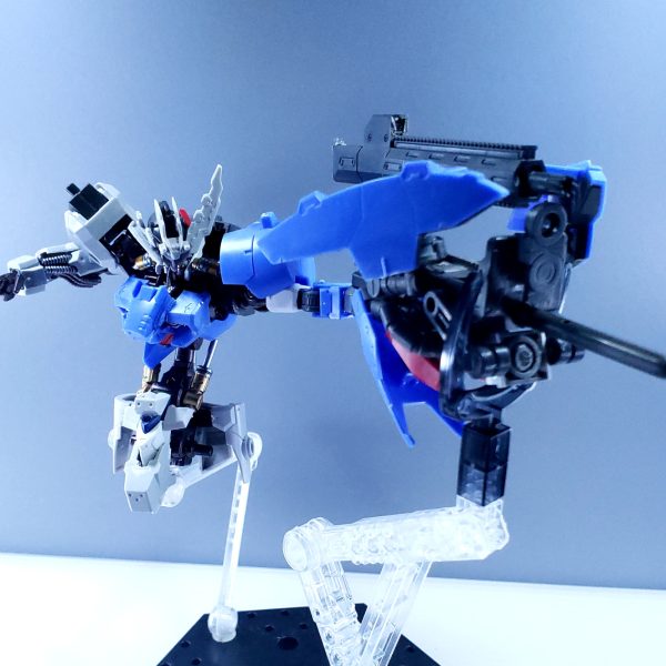 フレームを共通とし､以前作成したアスタロトプライドの換装プランとしてリナシメントを制作開始です｡左腕に色々とギミック仕込んでます。（2枚目）
