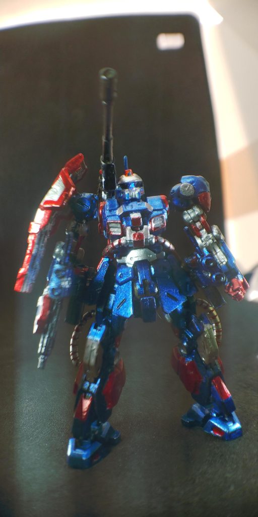 今回はMETALLIC COLOR MARKERS　　ブルー、ブロンズガンダムマーカー　　ロイヤルメタレッド、シャインシルバー、【Ｇブラック×Ｇゴールド】 