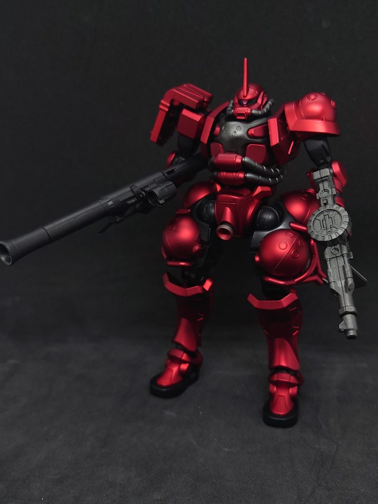 紅色の部分はサーフェーサーEVOブラックにクリアーレッドトップコートはフラットクリアー(油性)スラスター内部はベルベットカラーのレッドを使用胴体、マシンガン、スラスター、ケーブル類に赤鉄色(水性)を使用。トップコートはこちらもフラットクリアー(水性)モノアイはピンク(水性)を使用。以下追加写真↓