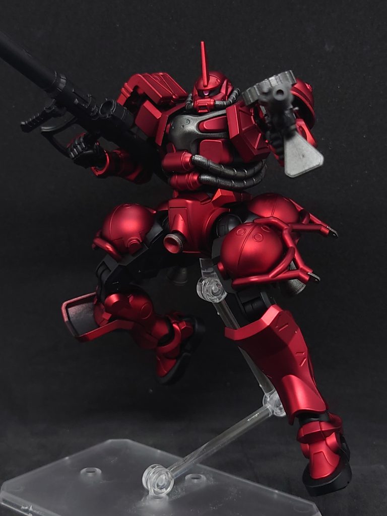 ライデン機といえば2丁持ちバズーカが足りなかったので軍警ザクに付属のマシンガンを持たせてます。