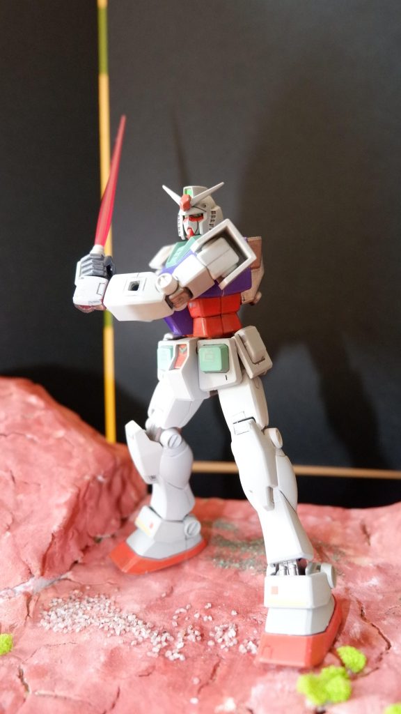 細々と筋彫り追加してる。わずかな変化だけどあると違う気がする(zaku-kao2)