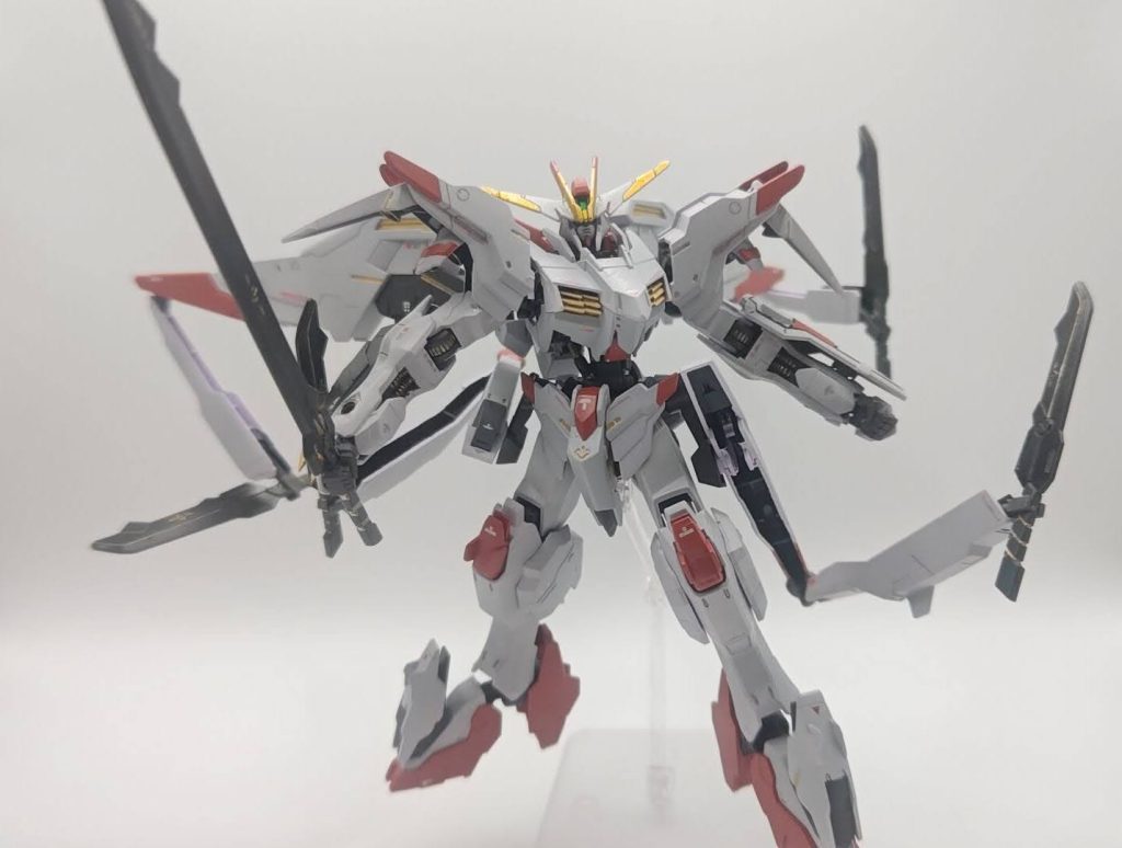 そしてサブアーム展開状態こちらも変形と同じく二度とやりたくないですね。内部はジャーマングリーンでごまかし塗装しています。