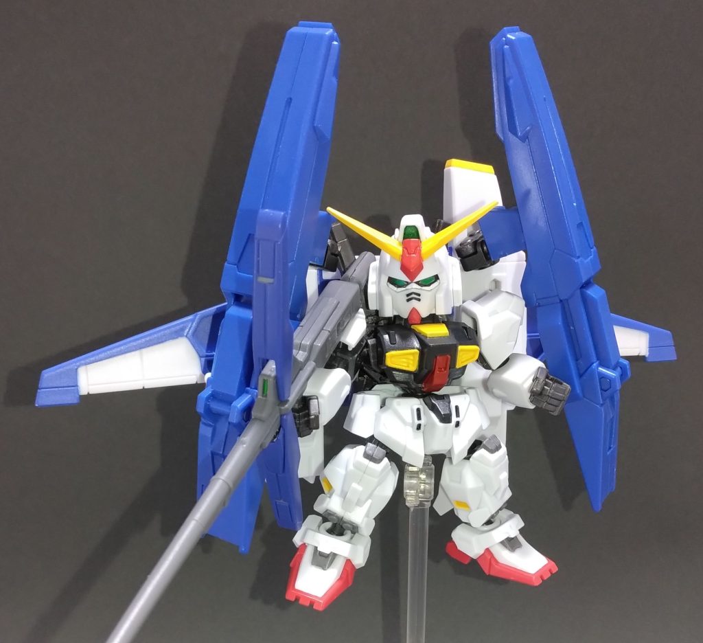 旧キットのGディフェンサーで合体したスーパーガンダムや、元祖SDスーパーガンダムのバランスが好きでしたので、Gディフェンサーはこれくらい大きめでもいいのかな、と思っております(gundam-kao8)